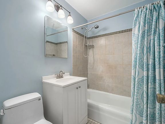 5th image of 3960 54th St APT 6C