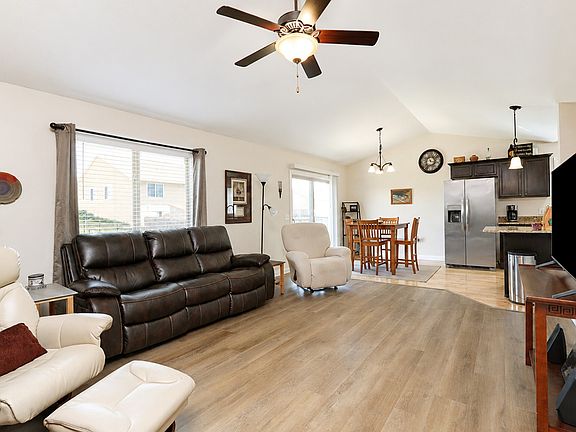 3rd image of 2727 15th St SW