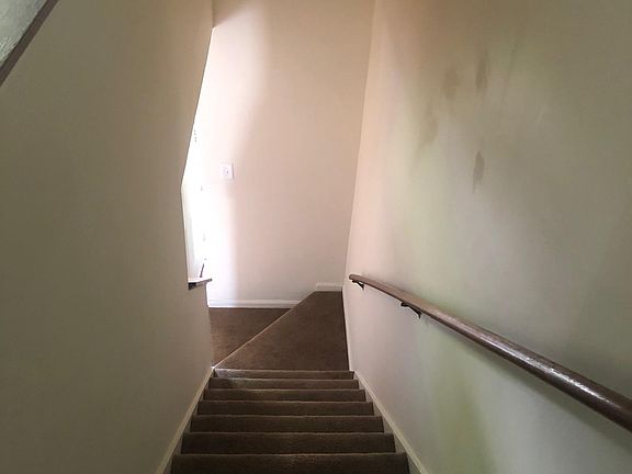 2nd image of 118 Water Gate Dr #B