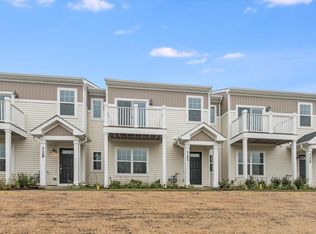 127 Kingsport Dr, South Elgin, IL 60177