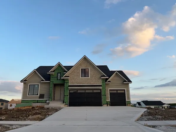 8294 Edgewood Ct, West Des Moines, IA 50266