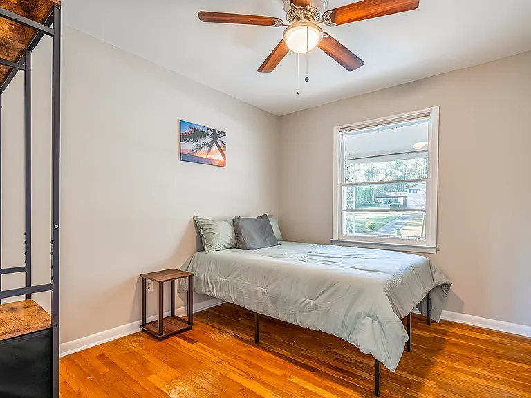 Hedgewood Dr NW — Photo 1