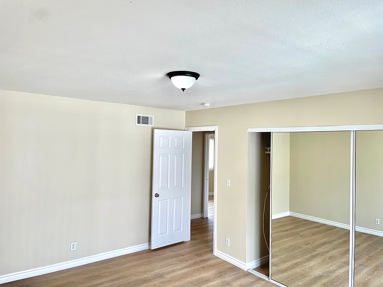 2104 Raymond Ave — Photo 11