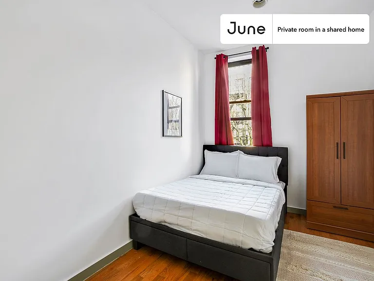 310 Tompkins Ave #B — Photo 1