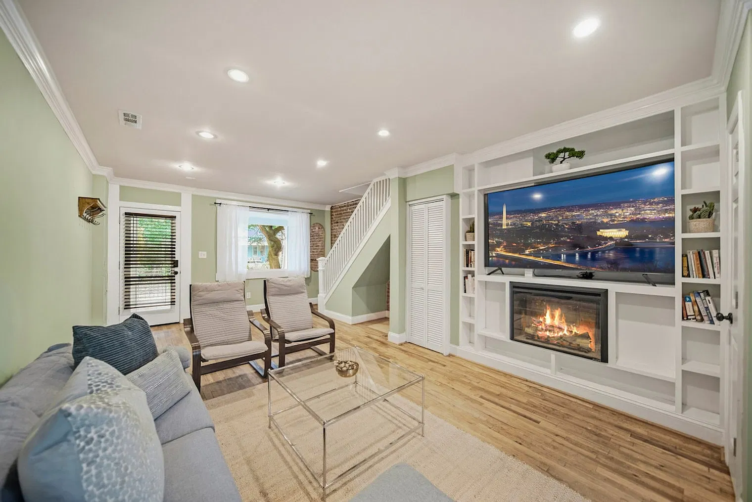 3 bed, 2.5 bath, $4,928 — Photo 1