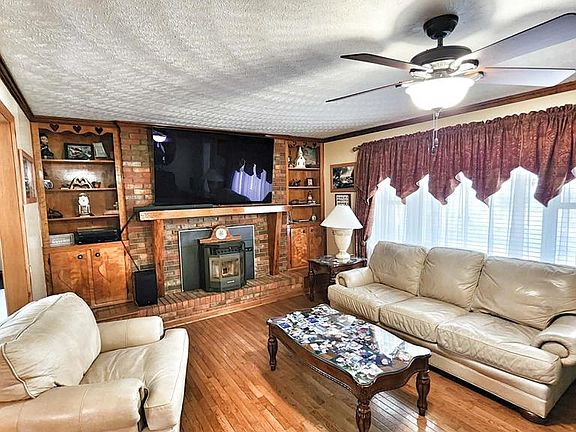 2nd image of 1187 Gilbert Rd