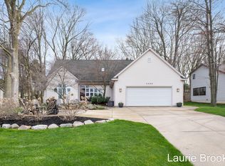 1085 Runway Dr SW, Byron Center, MI 49315