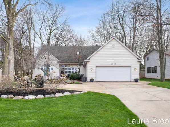 1085 Runway Dr SW, Byron Center, MI 49315