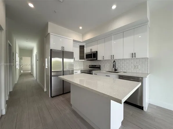 1786 SW 9th St #4, Miami, FL 33135