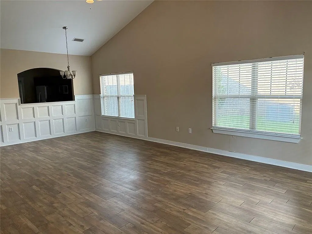 3 bed, 2.0 bath, 1554 sqft, $1,950 — Photo 4