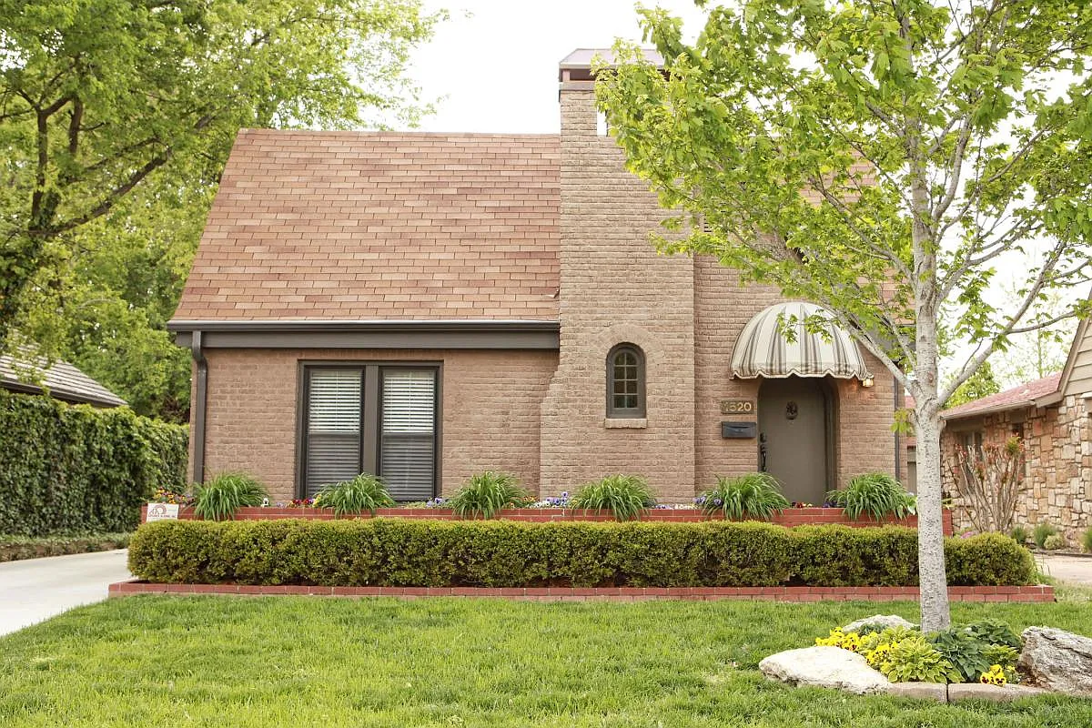 2 bed, 1255 sqft, $2,000 — Photo 1
