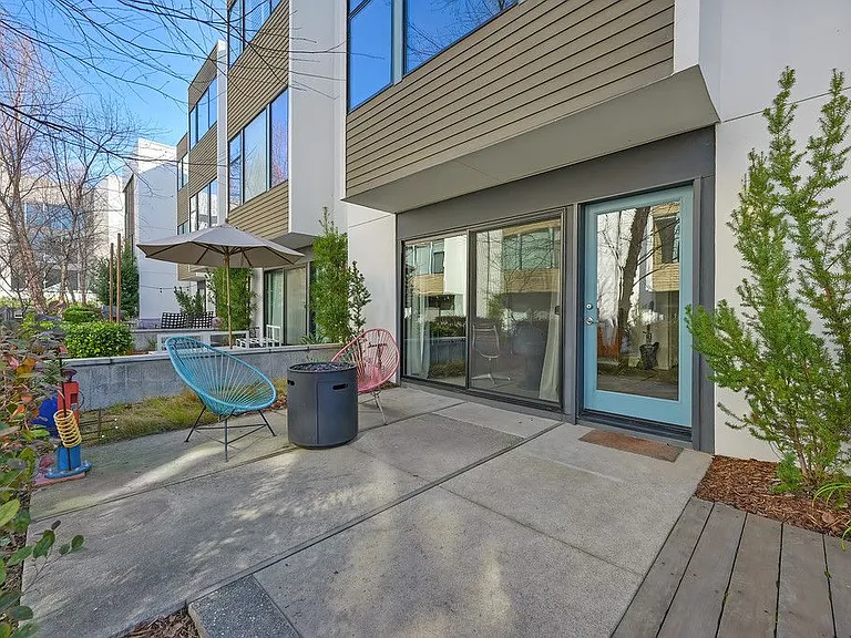 979 Eames Walk — Photo 4