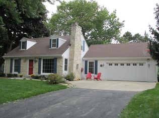415 N Rosedale Dr, Brookfield, WI 53005