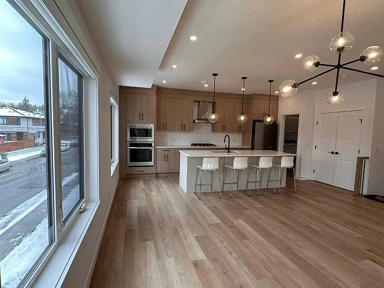 4744 Bowness Rd NW — Photo 9