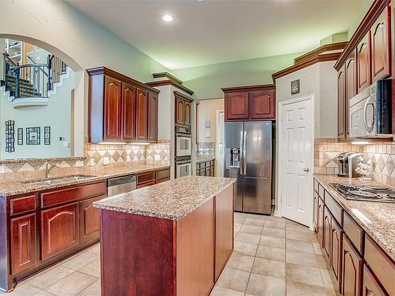5th image of 10038 Western Hills Dr