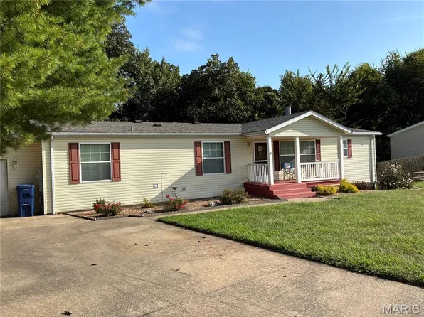 218 S Warren Dr, Winfield, MO 63389