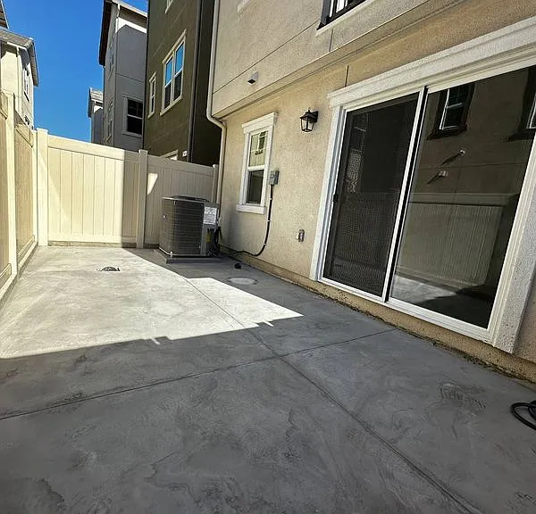 2539 Warner St S — Photo 3