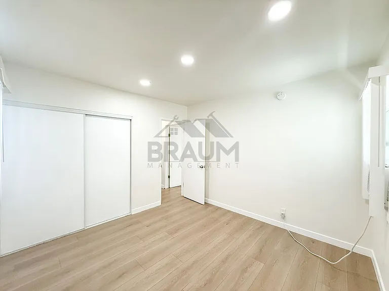 7339 WOODMAN — Photo 15