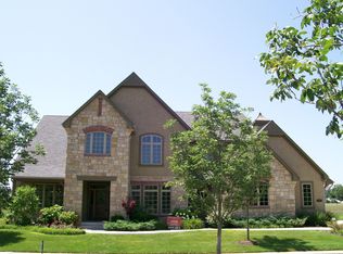 8606 N Sycamore Dr, Kansas City, MO 64157