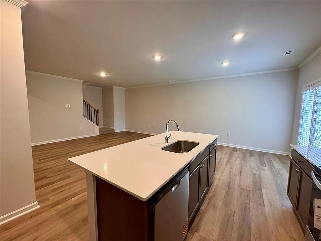 3 bed, 2.5 bath, 1877 sqft, $1,950 — Photo 3