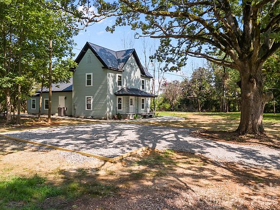 3rd image of 593 Cedar Creek Rd