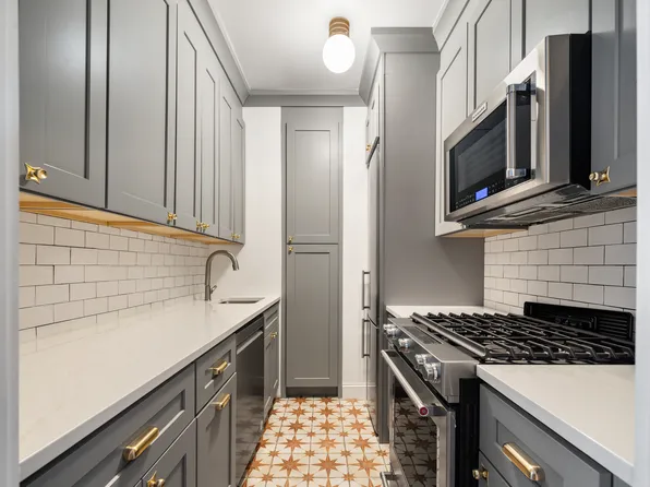 60 E 8th St, New York, NY