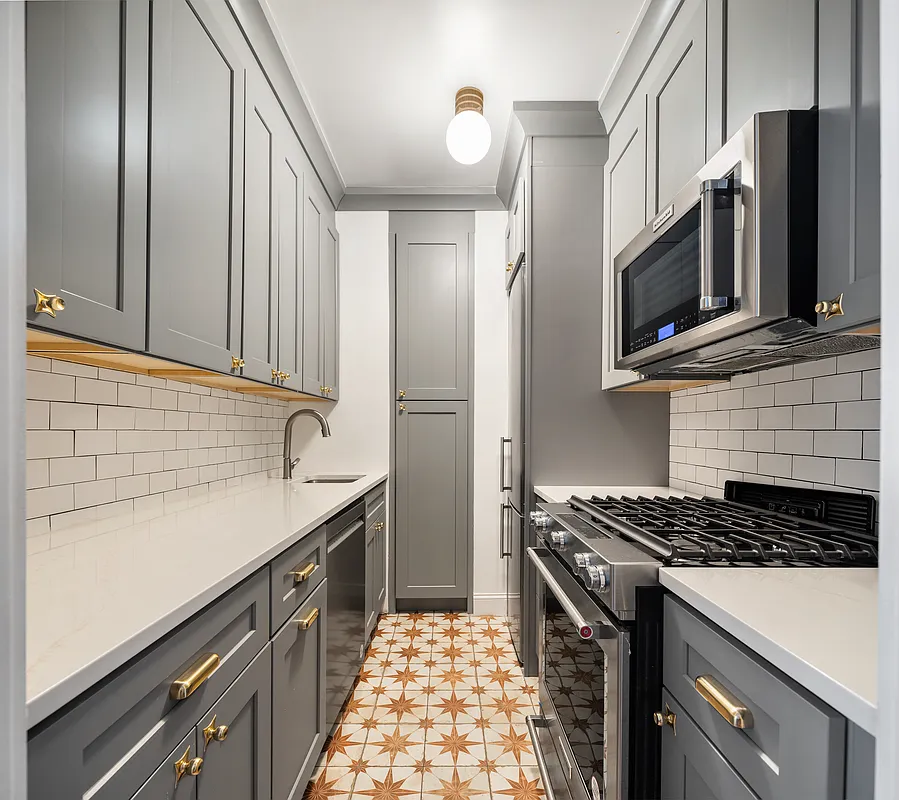 60 East 8th Street 20P