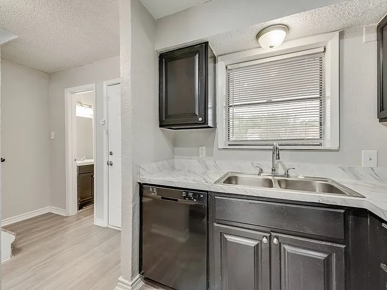 6636 Reeves St — Photo 4