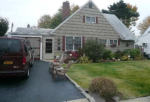 3rd image of 299 Elm Dr S
