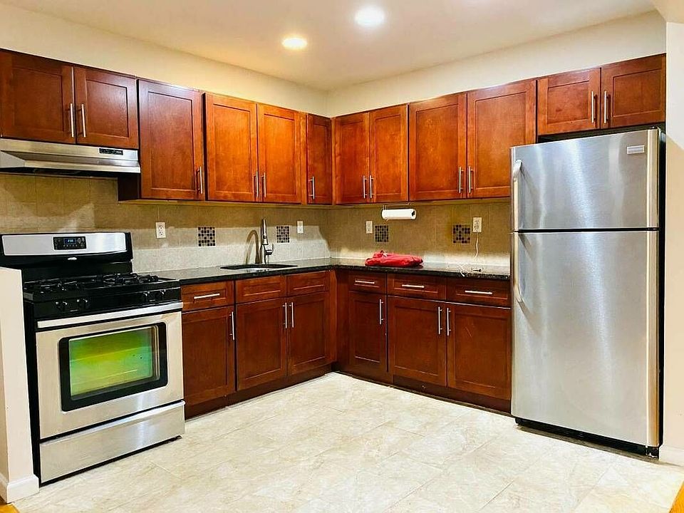 1st image of 337 Palmetto St Floor 1