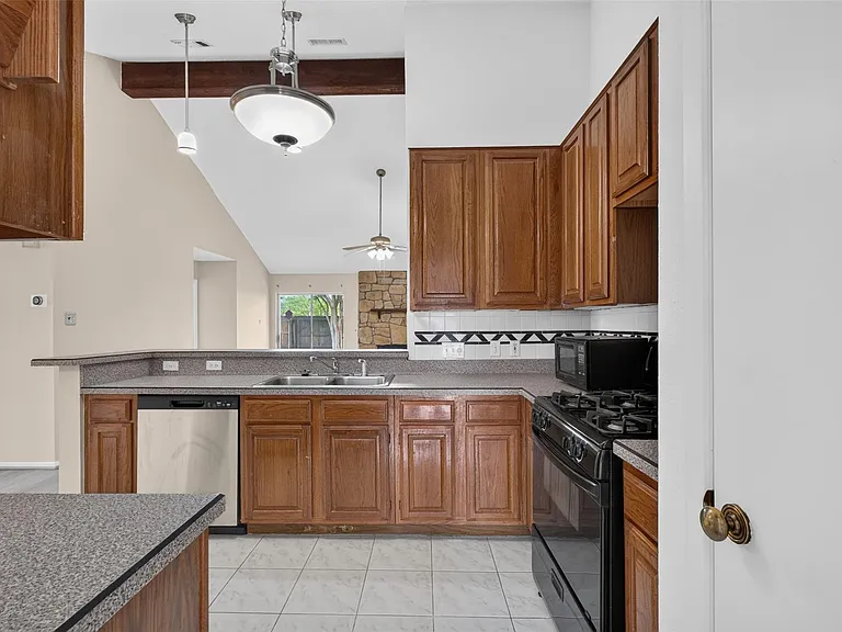 14338 Royal Hill Dr — Photo 3