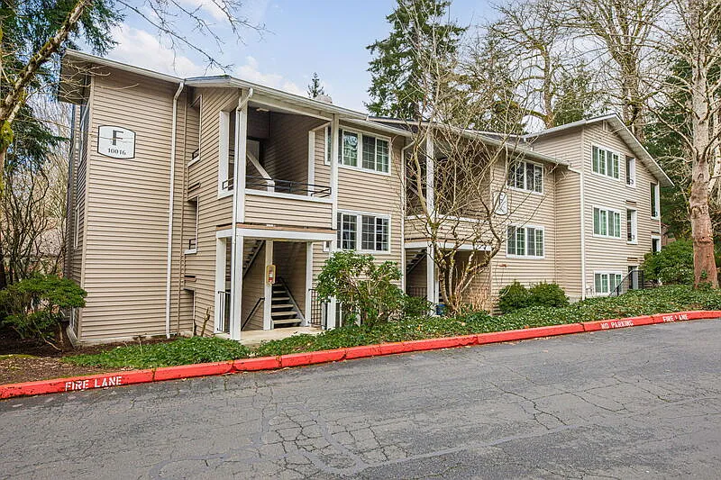 2 bed, 1.0 bath, 1012 sqft, $2,200 — Photo 1