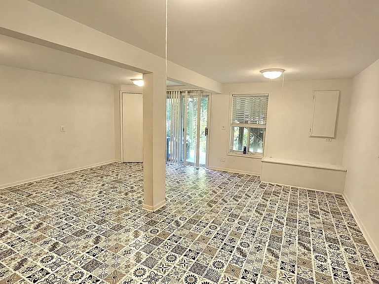1421 Meadowsedge Ln — Photo 14