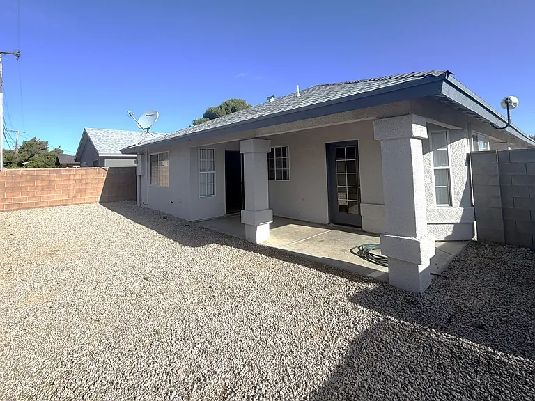 1748 Club Ave — Photo 7