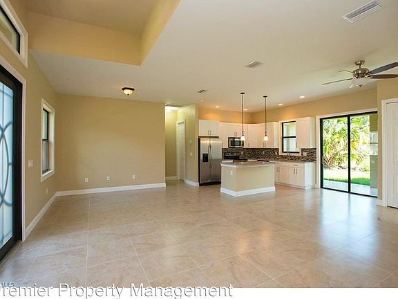 3rd image of 1323 47th Ave NE