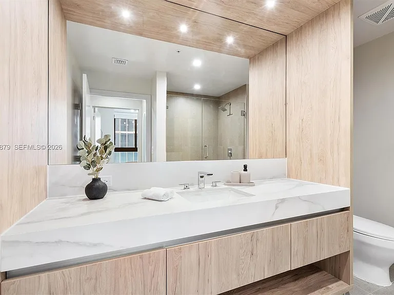 11 NE 6th St #1805 — Photo 14