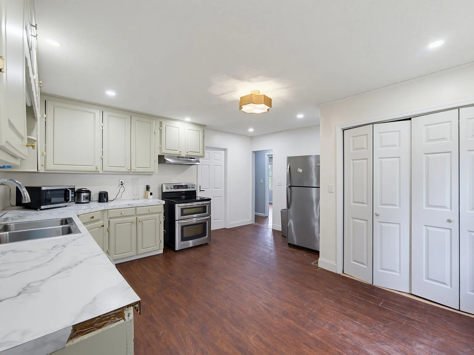 1 bed, 1.0 bath, 151 sqft, $1,095 — Photo 1