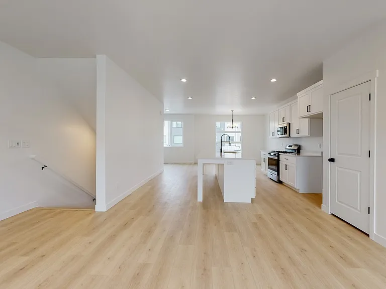 546 S 1040 W — Photo 10