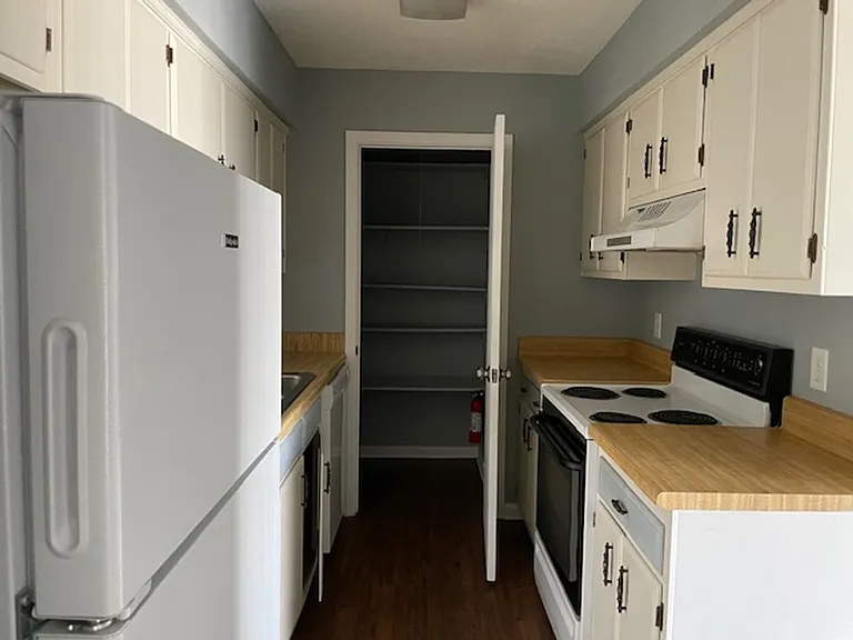 329 W Main St #B — Photo 5
