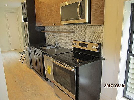 4th image of 131 Woodbine St #2