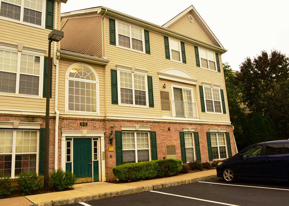 2nd image of 32 Limerick Ln