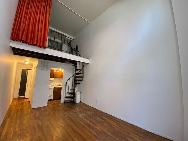 1st image of 328 W 11th St APT 1A