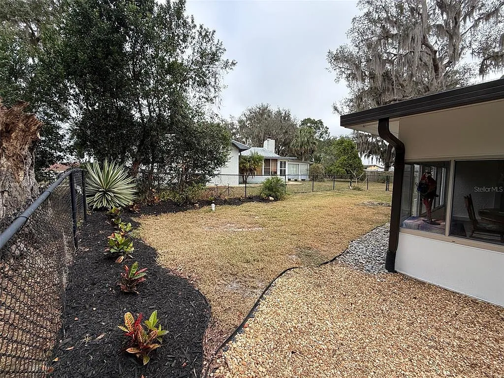3 bed, 2.0 bath, 1541 sqft, $2,300 — Photo 4