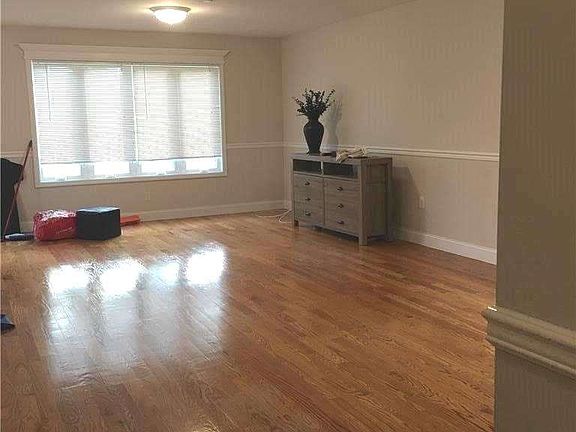 4th image of 3537 204th St Unit 1