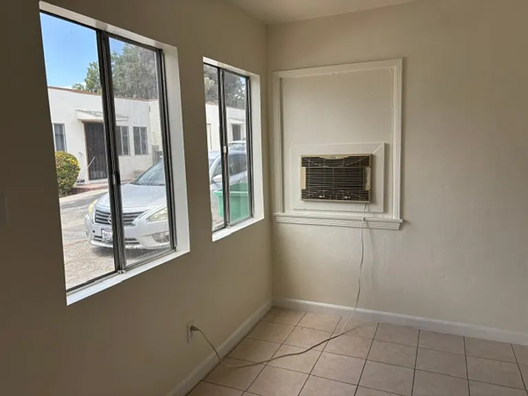 918 W Hays St — Photo 18