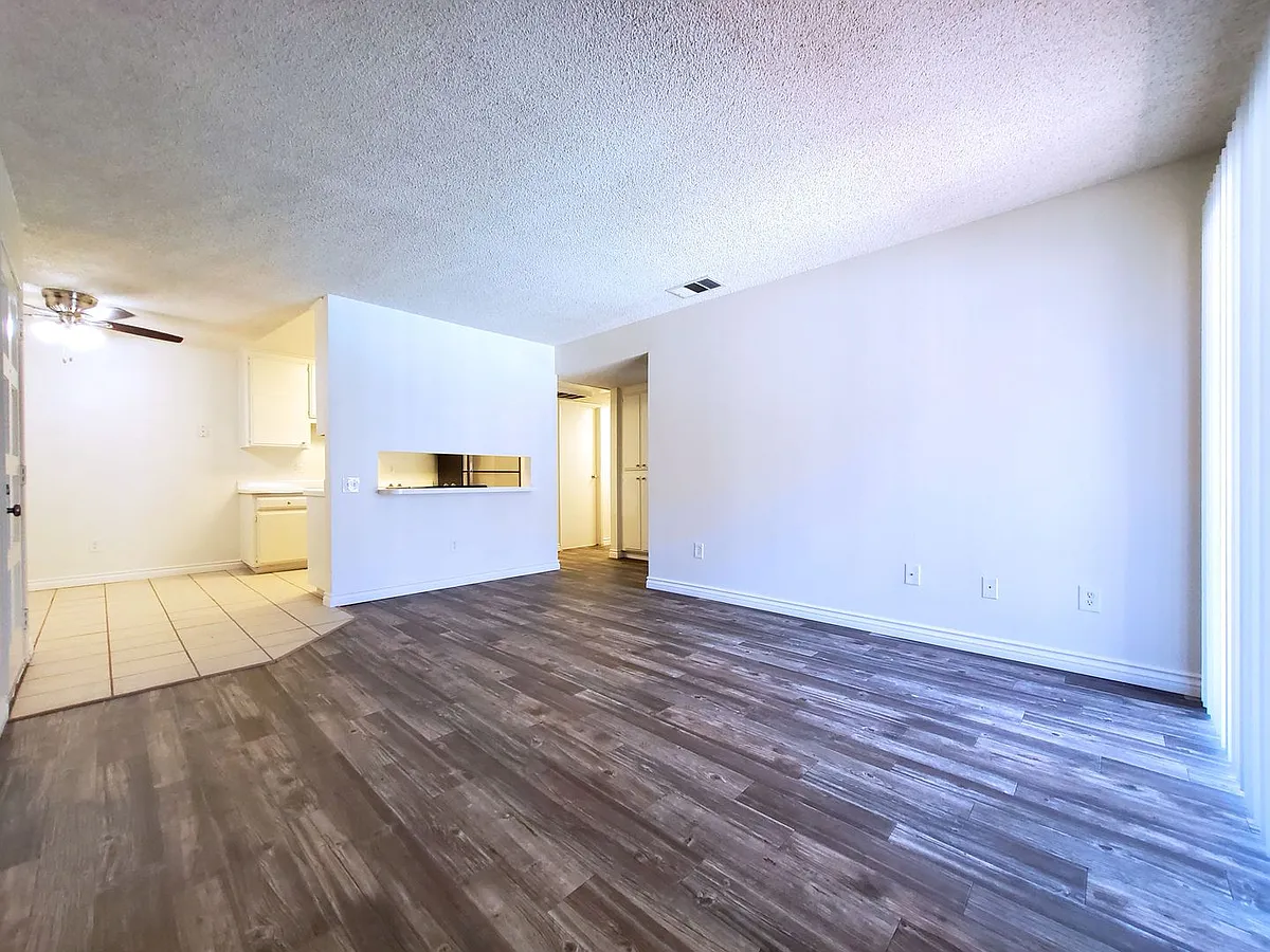 Building Photo - Evergreen Villas