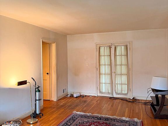 5th image of 4811 Yuma St NW