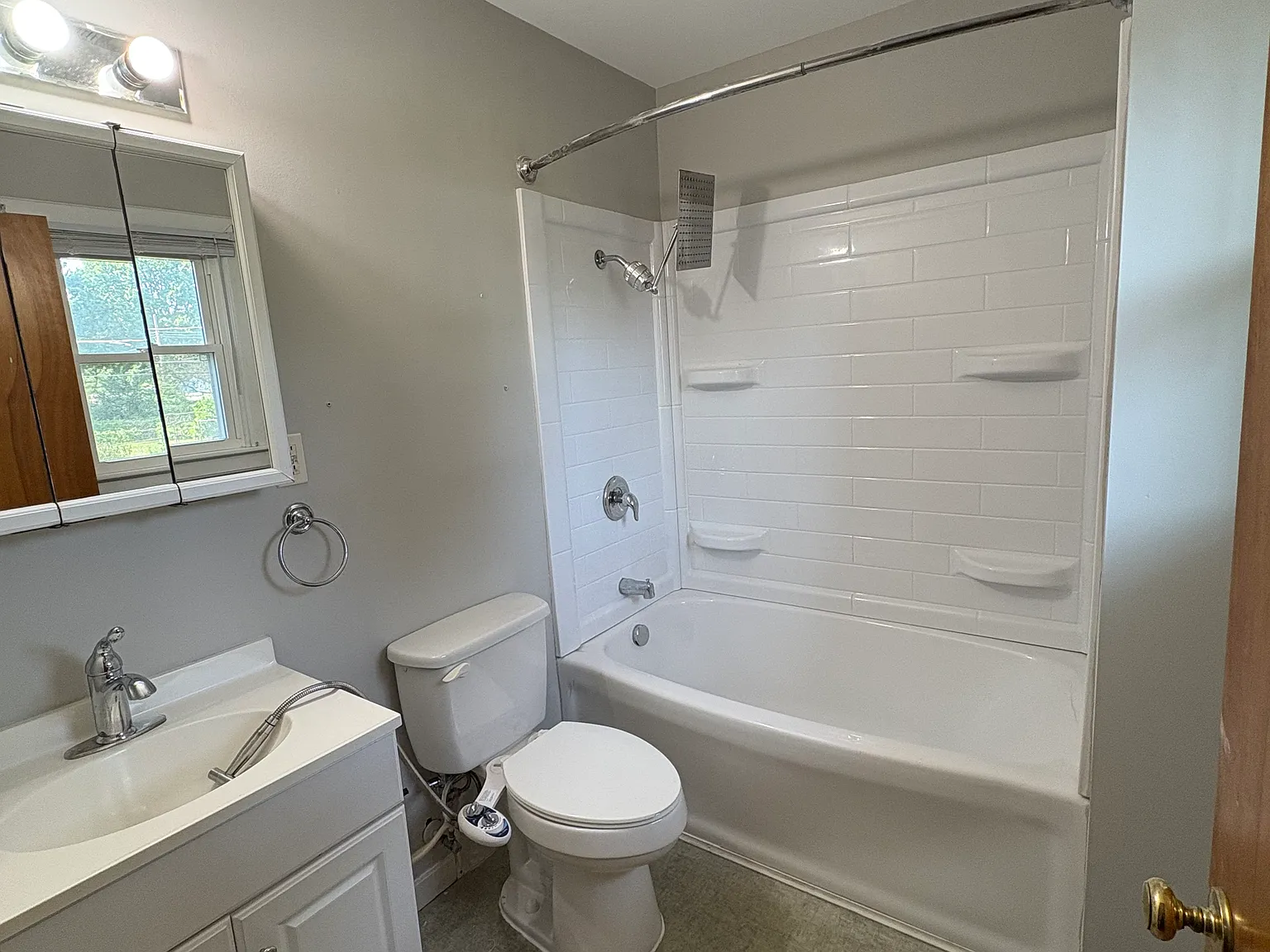 3 bed, 1300 sqft, $1,800 — Photo 2