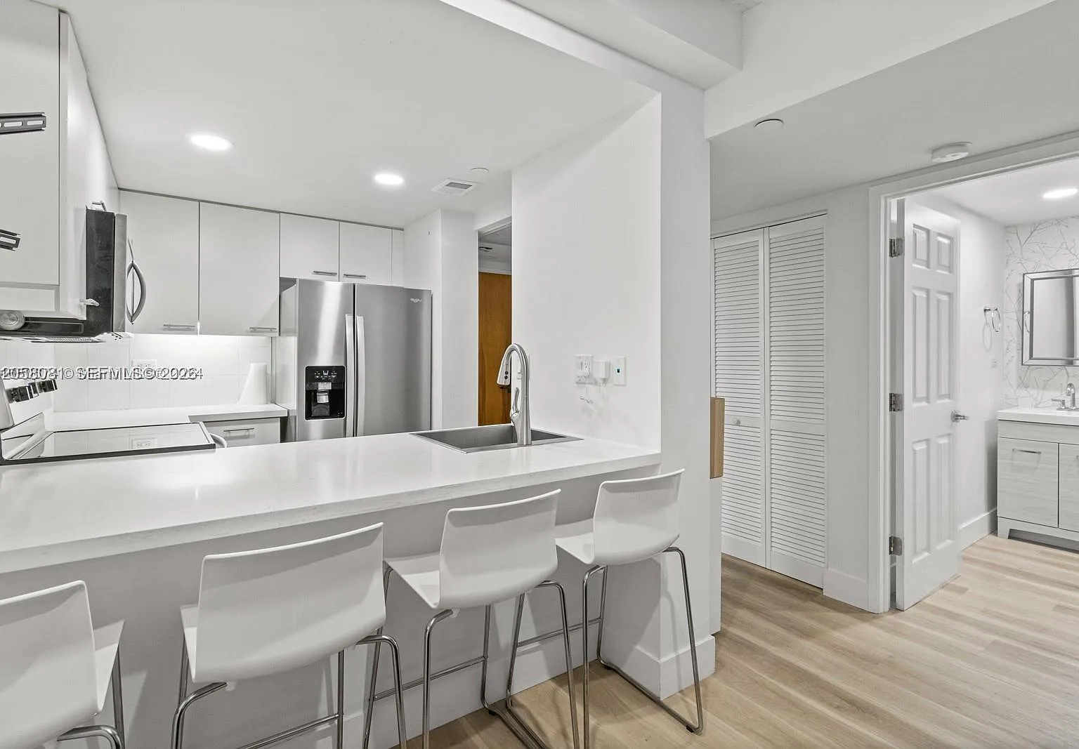 Grove Square Condo — Photo 1