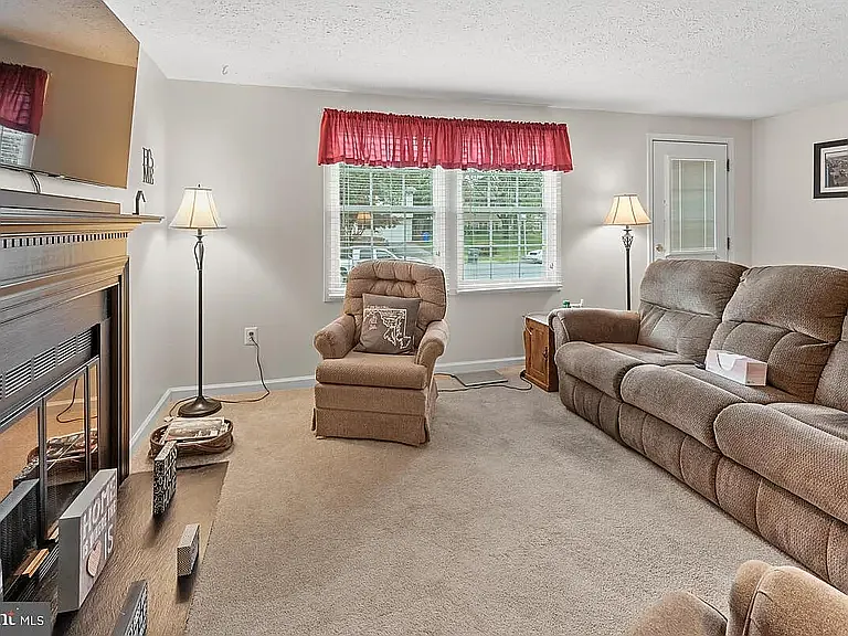 3 bed, 1.5 bath, 1232 sqft, $2,799 — Photo 4